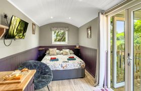 Photo of valley-view-retreat-shepherds-hut