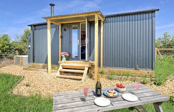 Hares Hideaway Shepherd's Hut Holiday Home