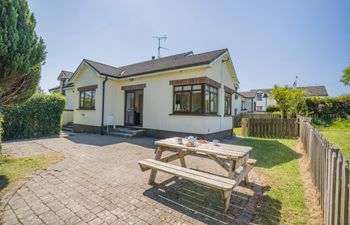 4 Bed in Kilmuckridge Holiday Home