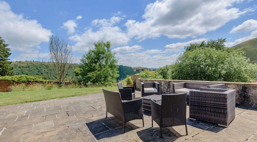 Photo of 3 Bed in Cressbrook