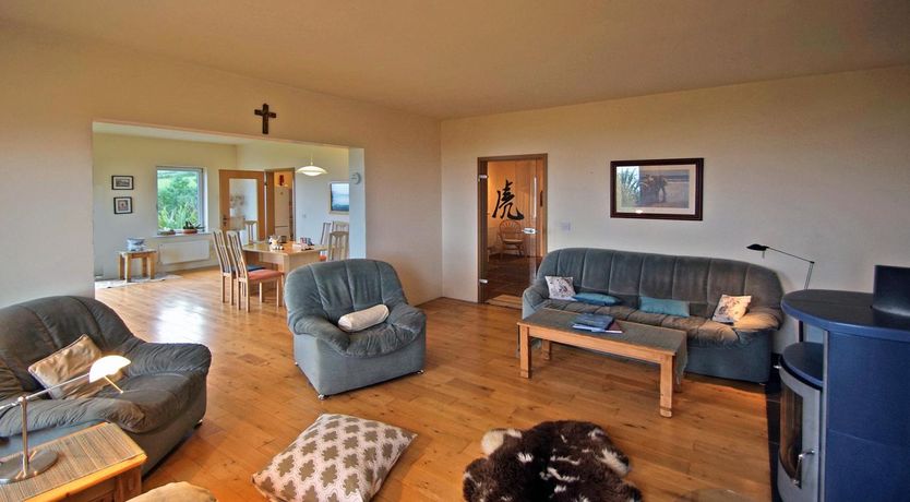 Photo of 3 Bed in Inch