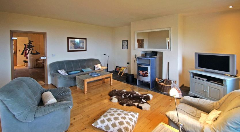 Photo of 3 Bed in Inch