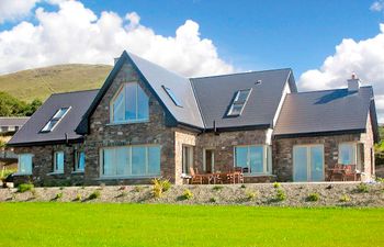 4 Bed in Camp Holiday Home