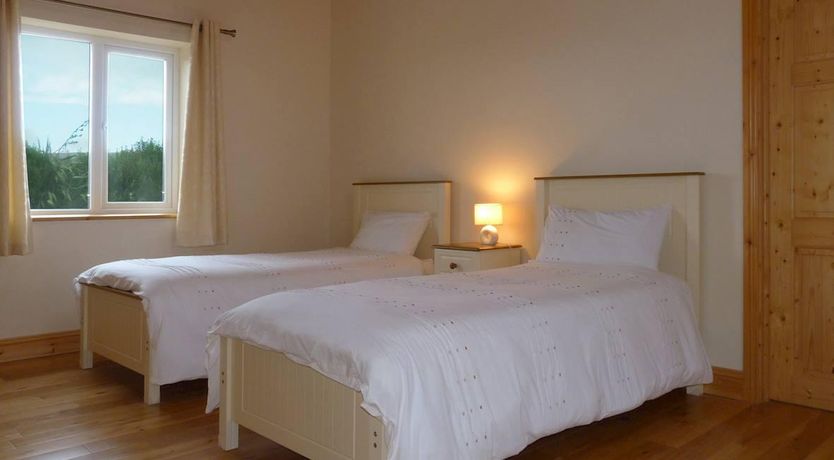 Photo of 5 Bed in Keel