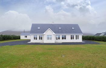 5 Bed in Keel Holiday Home