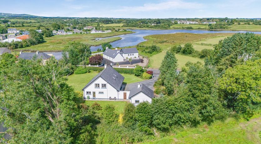 Photo of 6 Bed in Ballylongford