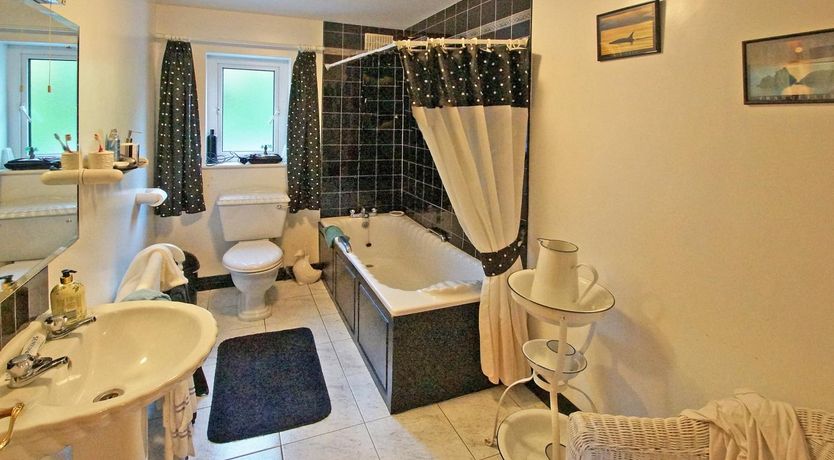 Photo of 2 Bed in Maam Valley