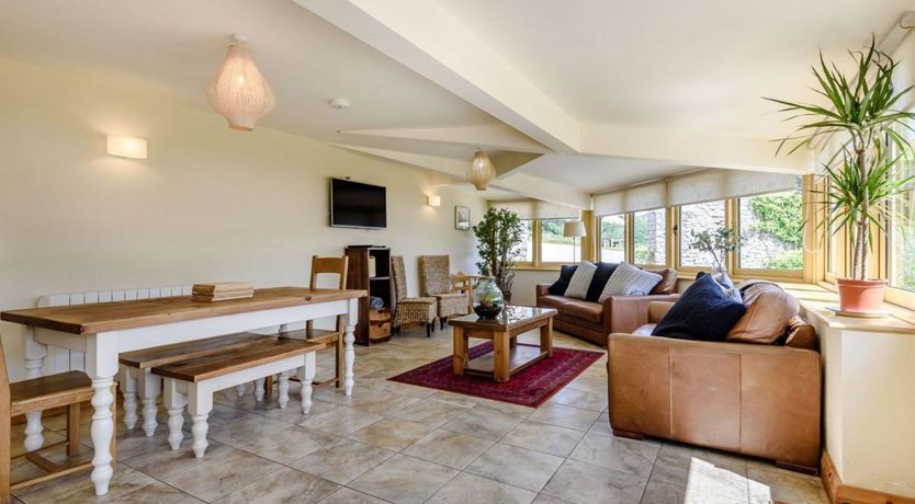 Photo of 3 Bed in Cressbrook