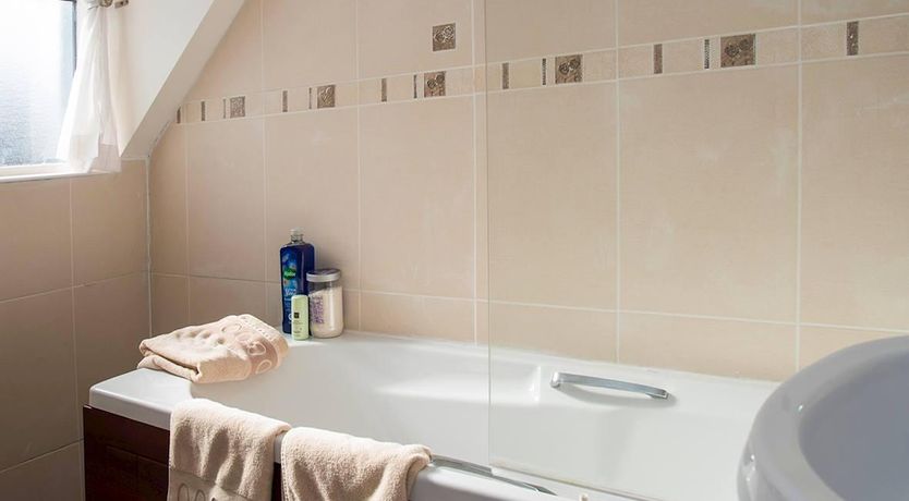 Photo of 4 Bed in Portnoo