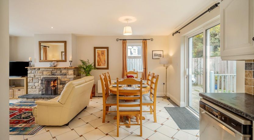 Photo of 4 Bed in Portnoo