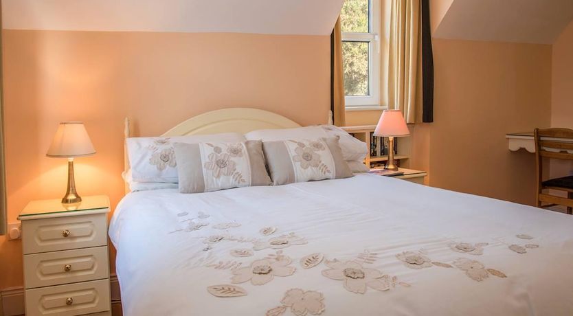 Photo of 4 Bed in Portnoo