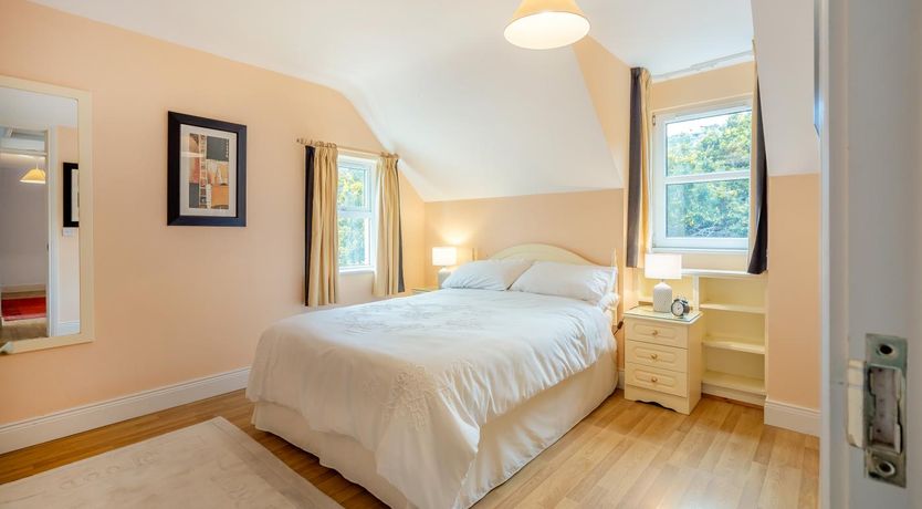 Photo of 4 Bed in Portnoo
