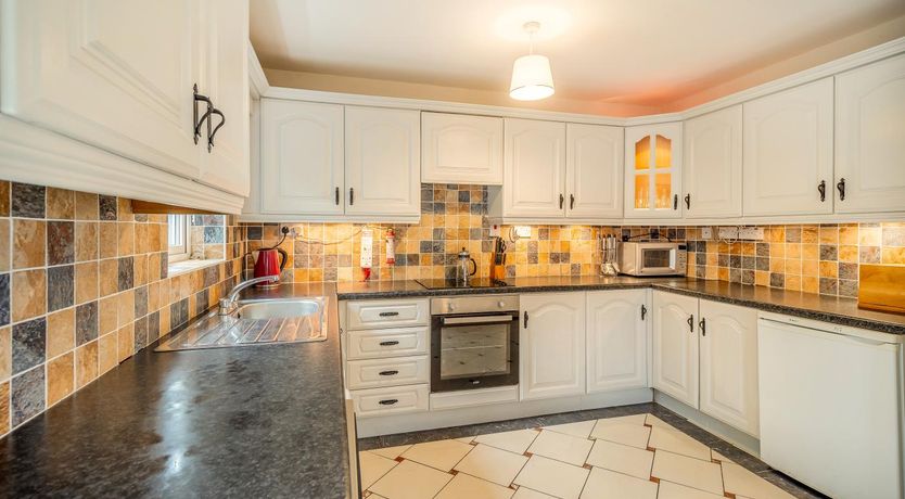 Photo of 4 Bed in Portnoo