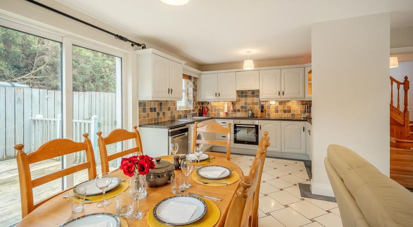 Photo of 4 Bed in Portnoo