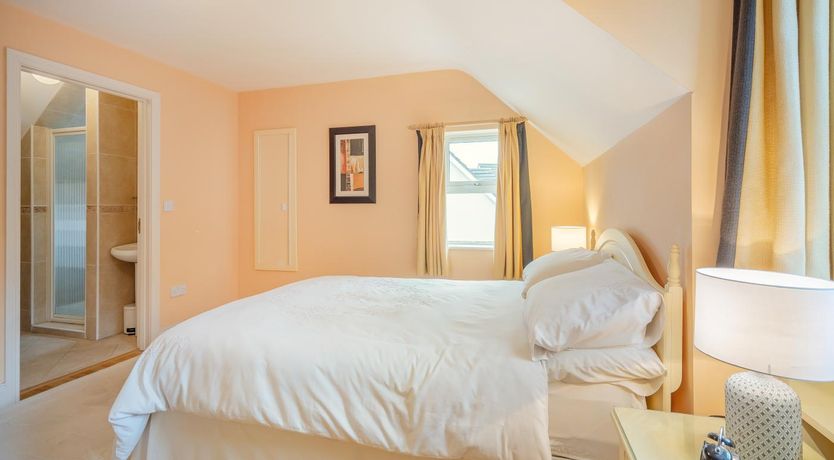 Photo of 4 Bed in Portnoo