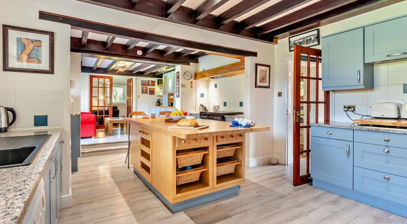 Photo of 5 Bed in Newport
