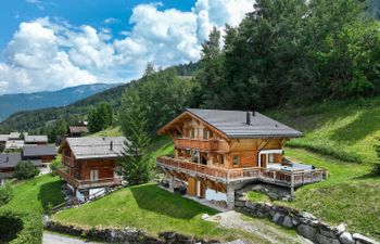 Etoile Holiday Home