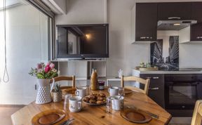 Photo of Beverley Hills Apartment 3