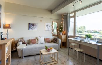 Serenity Apartment 5 Holiday Home