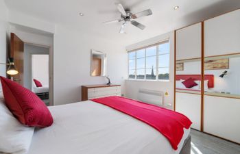 Roland House - Two Bedroom Holiday Home