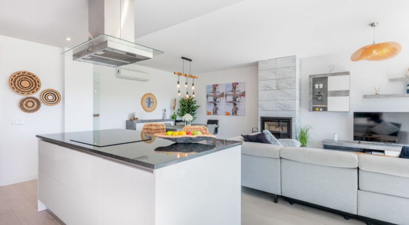 Photo of Linda Villa 3