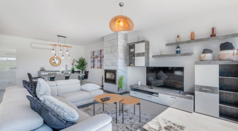 Photo of Linda Villa 3