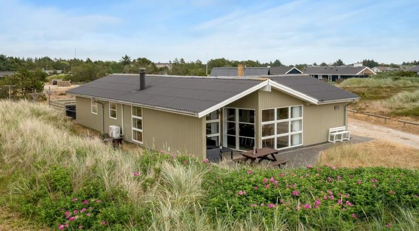 Photo of "Drifa" - 600m from the sea