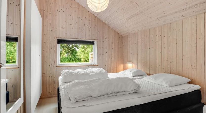 Photo of "Mika" - 800m from the sea