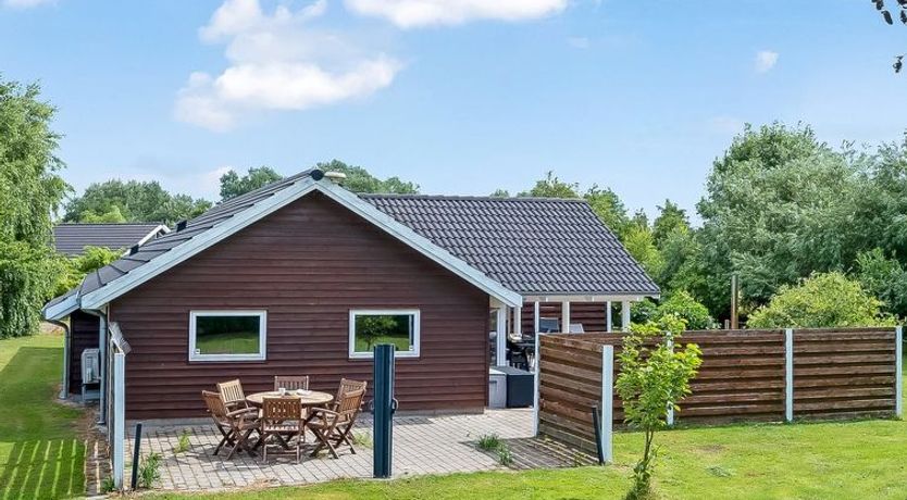 Photo of "Mika" - 800m from the sea