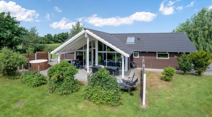 Photo of "Mika" - 800m from the sea