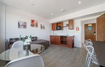 Roland House - Two Bedroom A Holiday Home