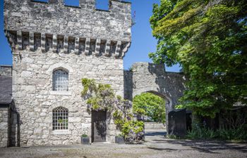Hen Wrych Hall Tower Holiday Home