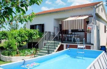 Majoli Holiday Home