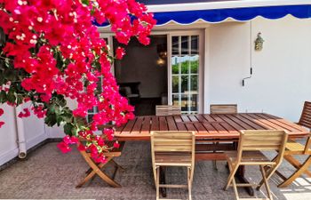 Elisia Holiday Home
