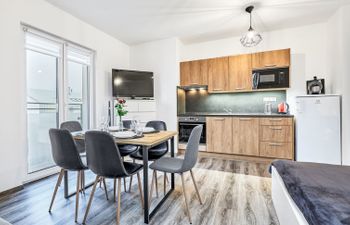 Mirabel Apartment 2 Holiday Home