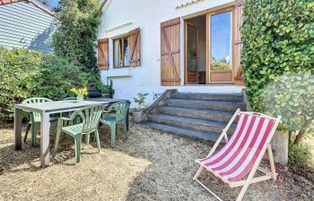 Les Ajoncs Holiday Home