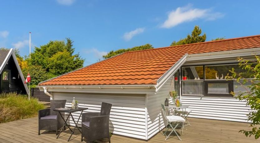 Photo of "Annemone" - 900m from the sea