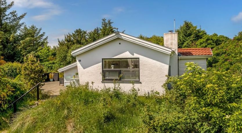 Photo of "Annemone" - 900m from the sea