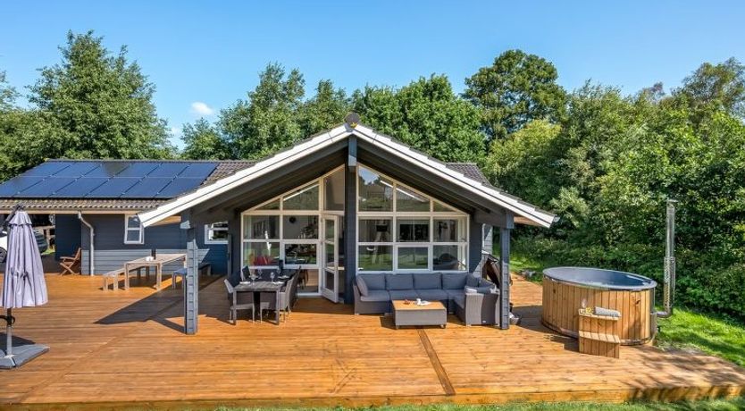 Photo of "Alrike" - 850m from the sea