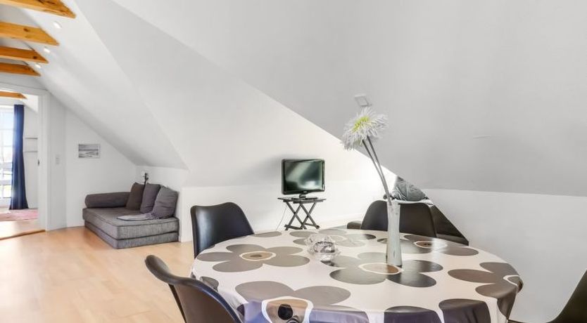 Photo of "Rosabel" - 1km from the sea