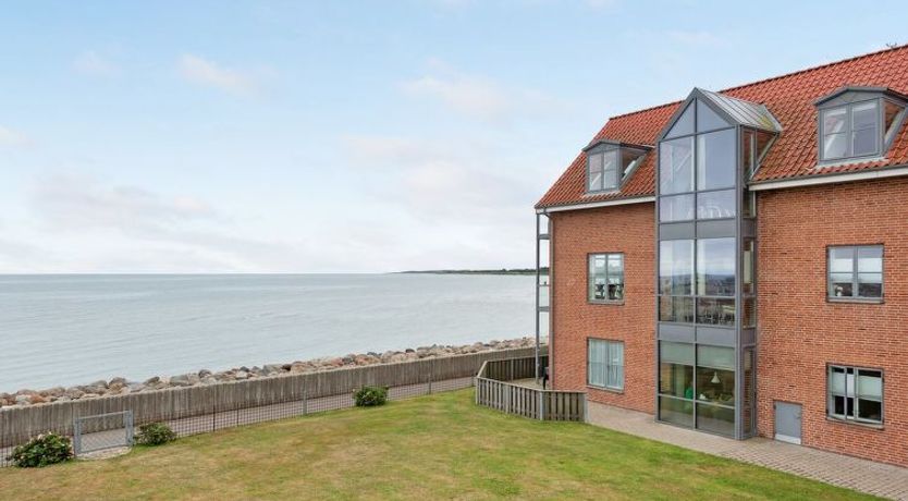 Photo of "Femme" - 15m from the sea