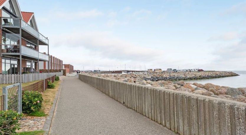 Photo of "Femme" - 15m from the sea