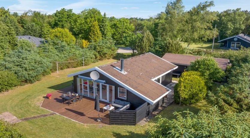 Photo of "Laris" - 700m to the fjord