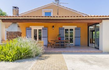 A l'Ombre du Soleil Holiday Home