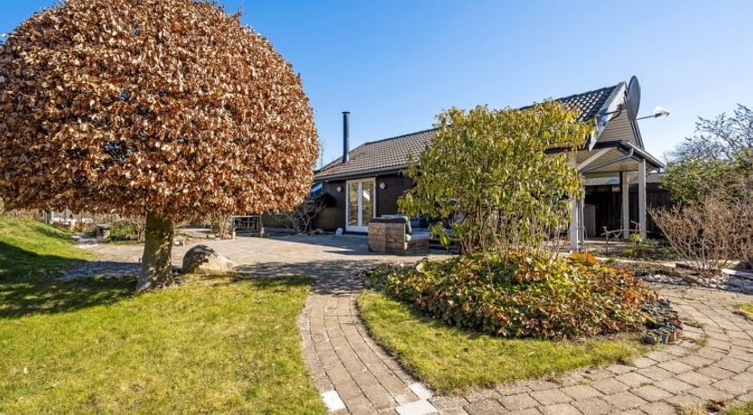 Photo of "Hughe" - 1.3km from the sea