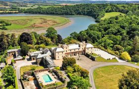 Photo of historic-castle-on-river-tamar