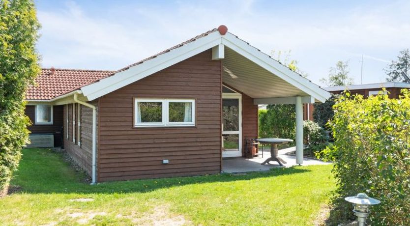 Photo of "Brunman" - 10m to the fjord