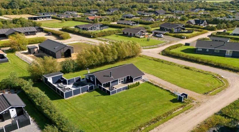 Photo of "Shalin" - 1.4km to the fjord