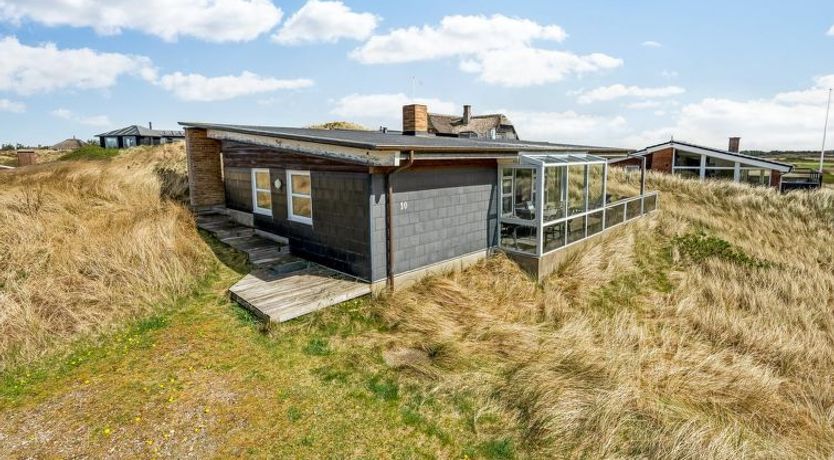 Photo of "Emelin" - 475m from the sea