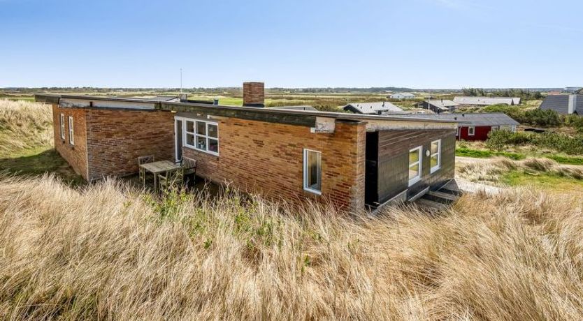 Photo of "Emelin" - 475m from the sea